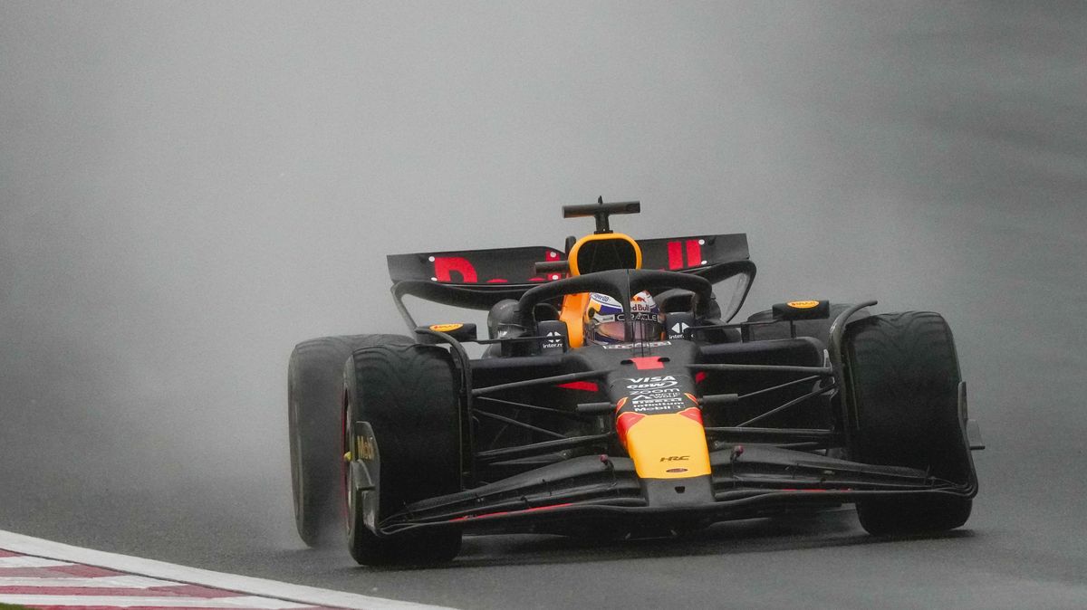 Verstappen ovládl v Číně sprint i kvalifikaci na hlavní závod, Hamilton propadl